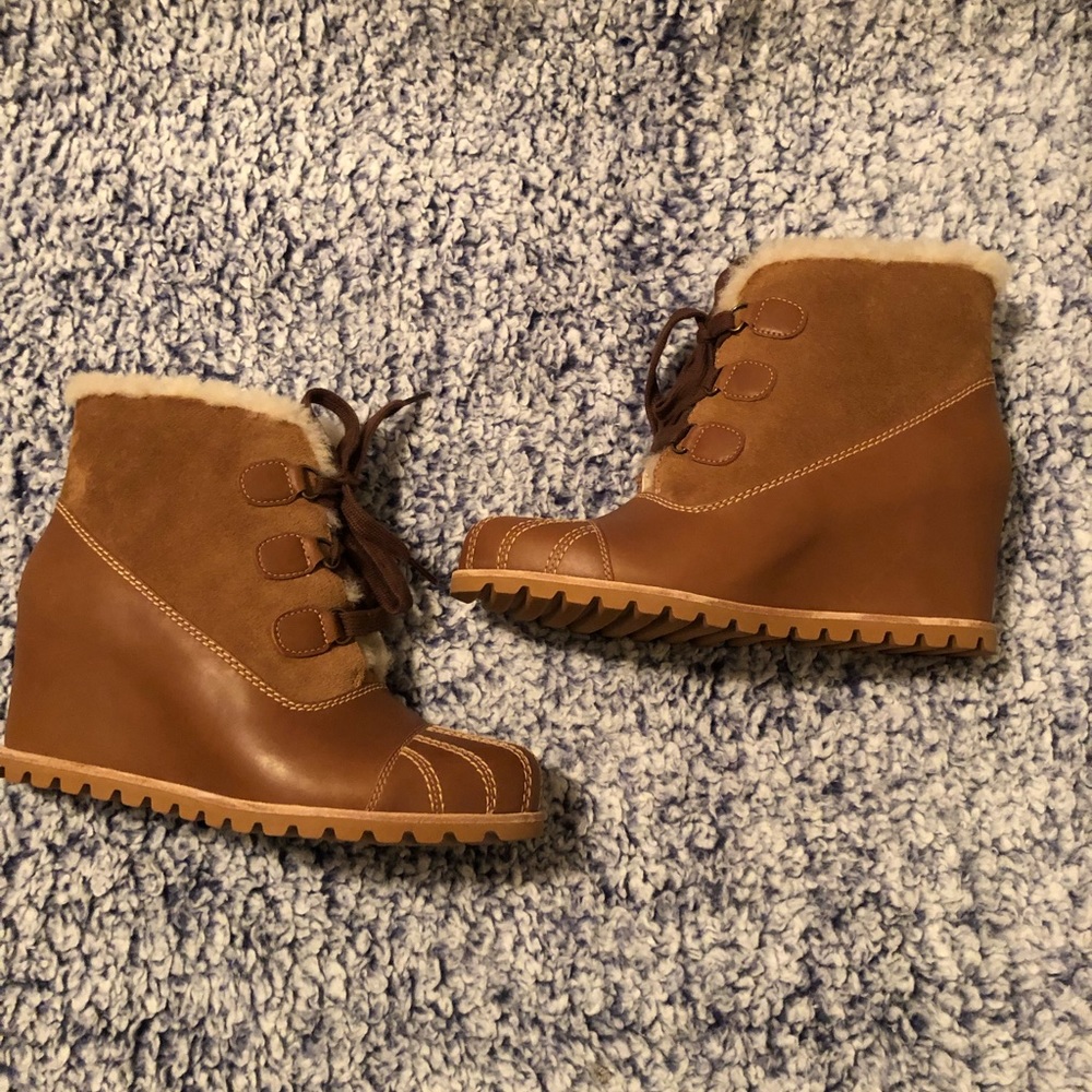 Ugg Alasdair booties size 9 NWT